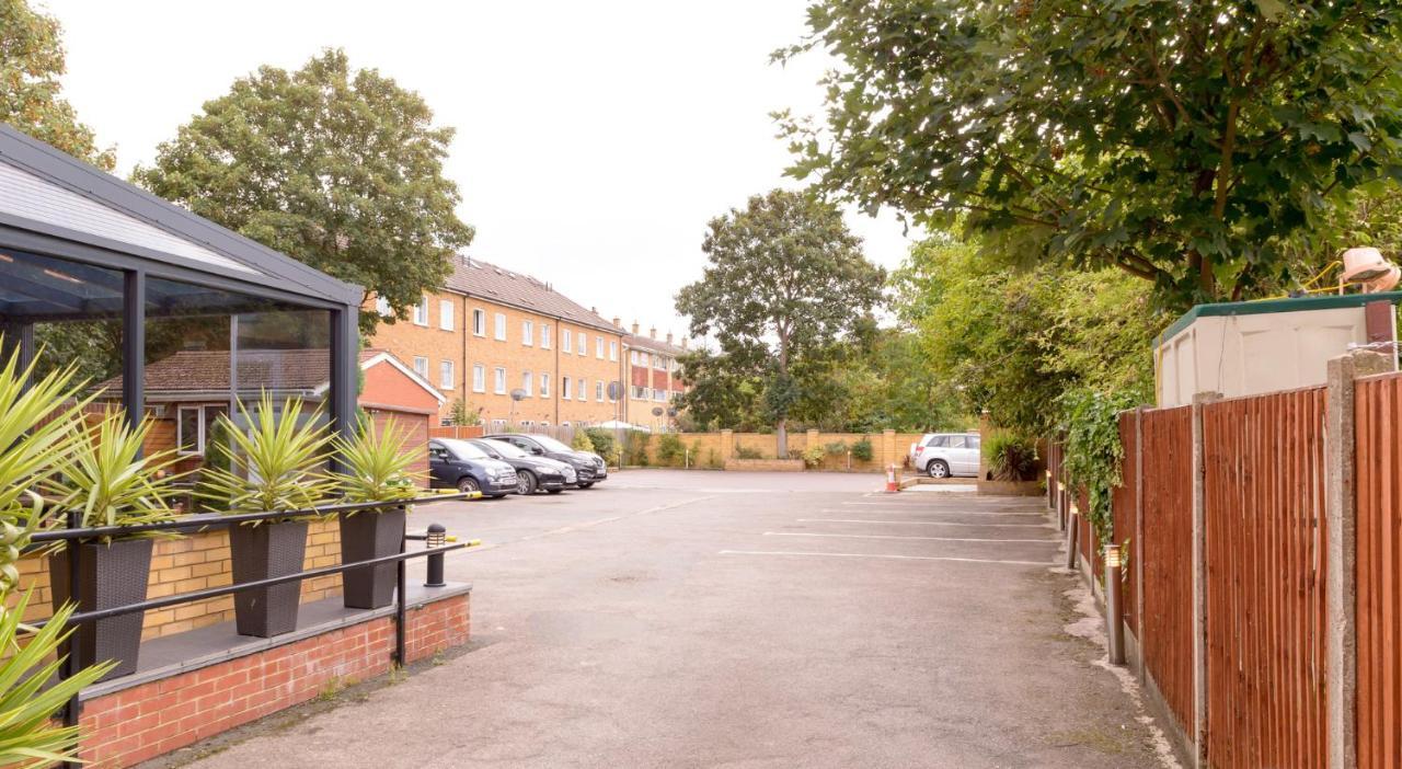 Imperial Guest House Ltd. Hounslow Exteriör bild