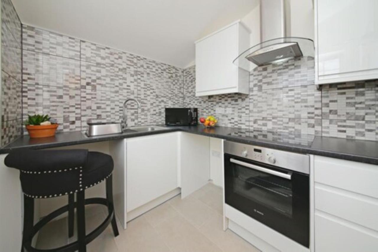Imperial Guest House Ltd. Hounslow Exteriör bild